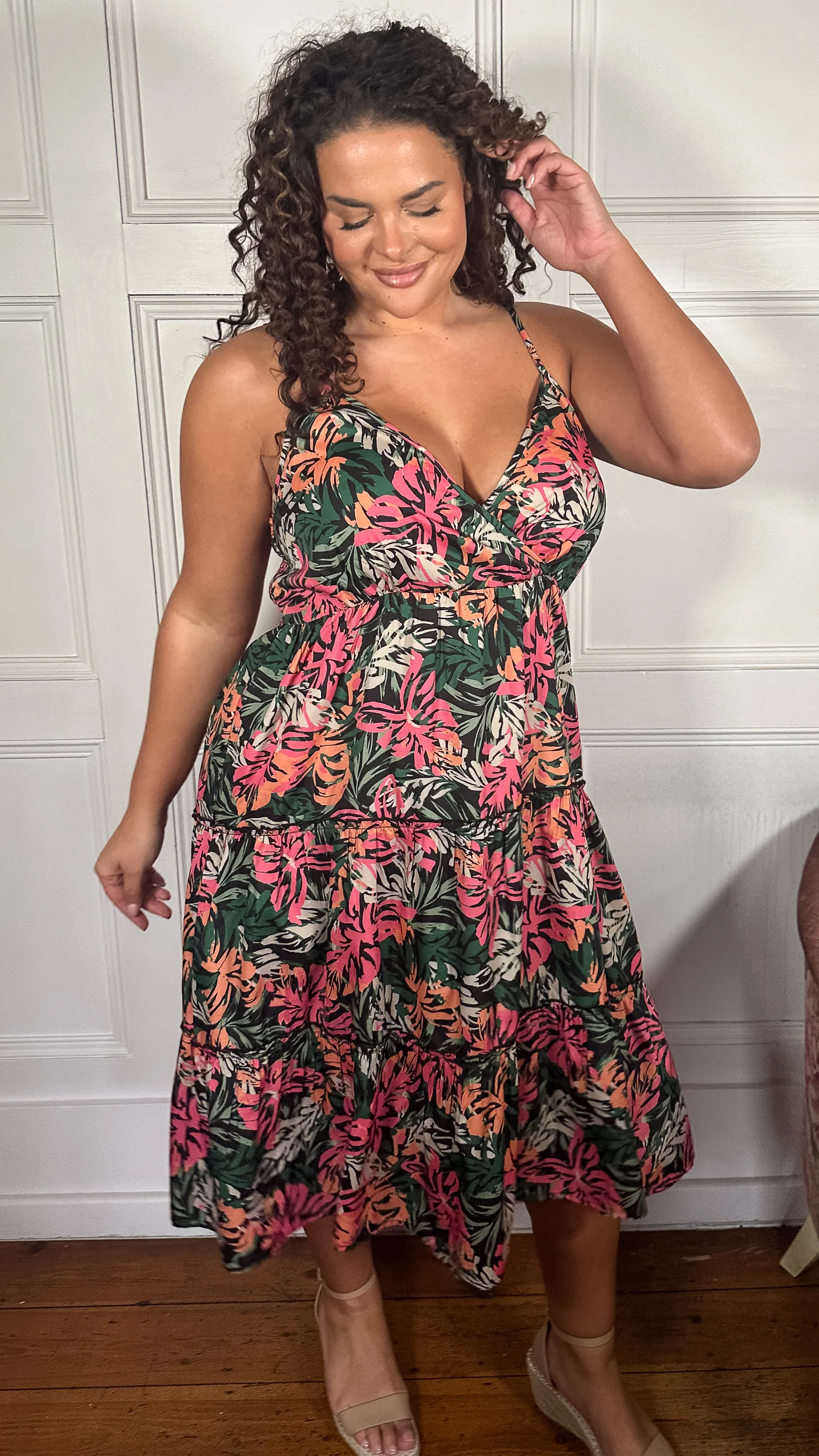 CurveWow Printed Tiered Midi Dress Black Tropical - Image 6