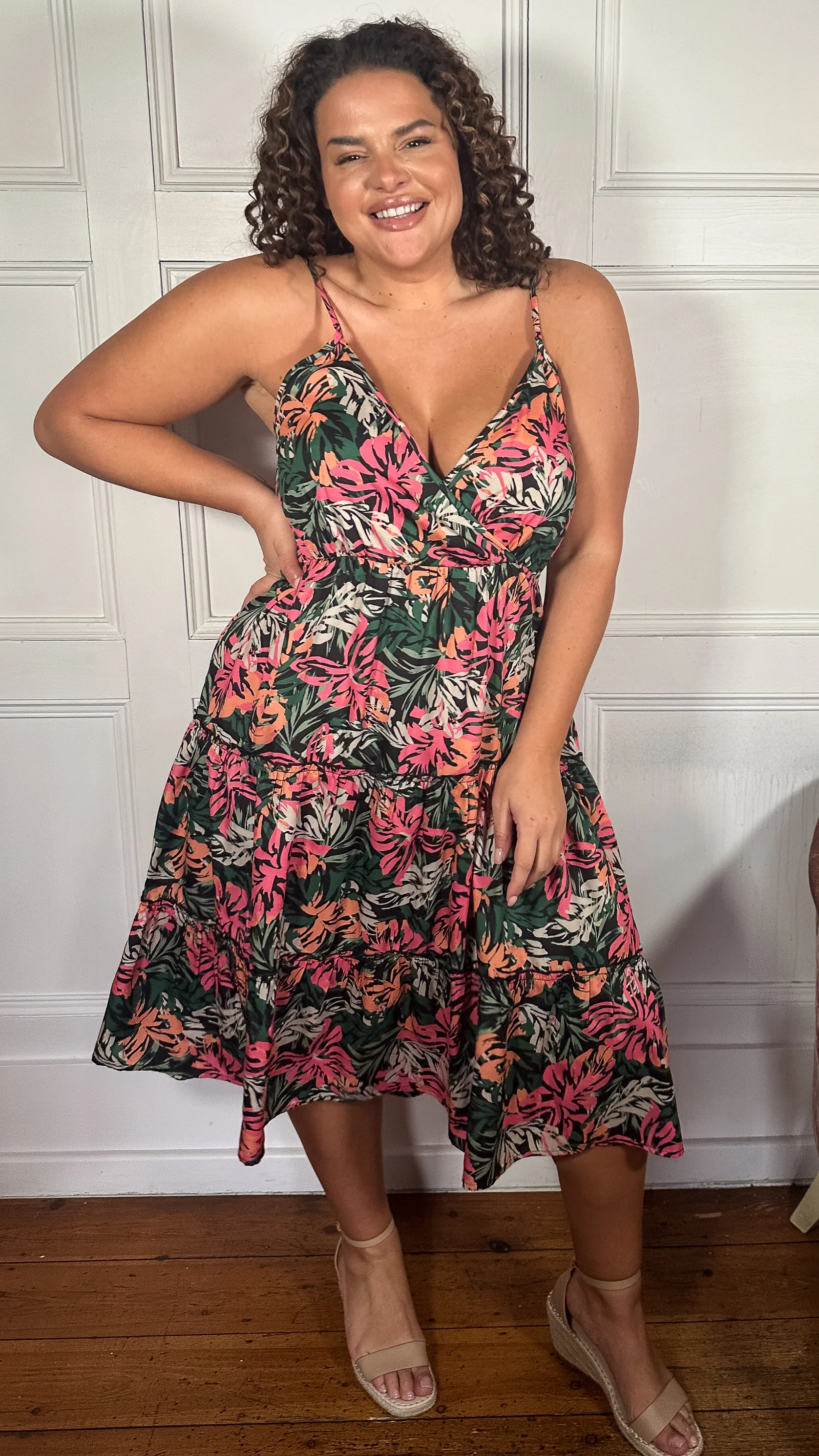 CurveWow Printed Tiered Midi Dress Black Tropical - Image 7