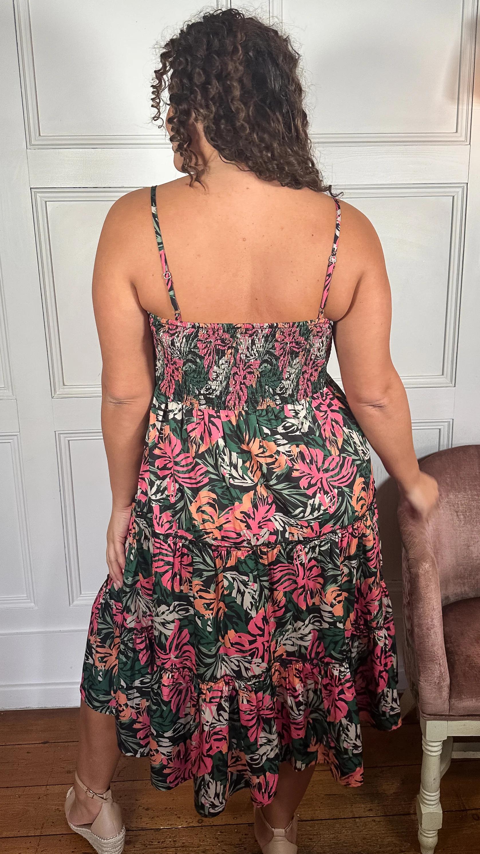 CurveWow Printed Tiered Midi Dress Black Tropical - Image 8