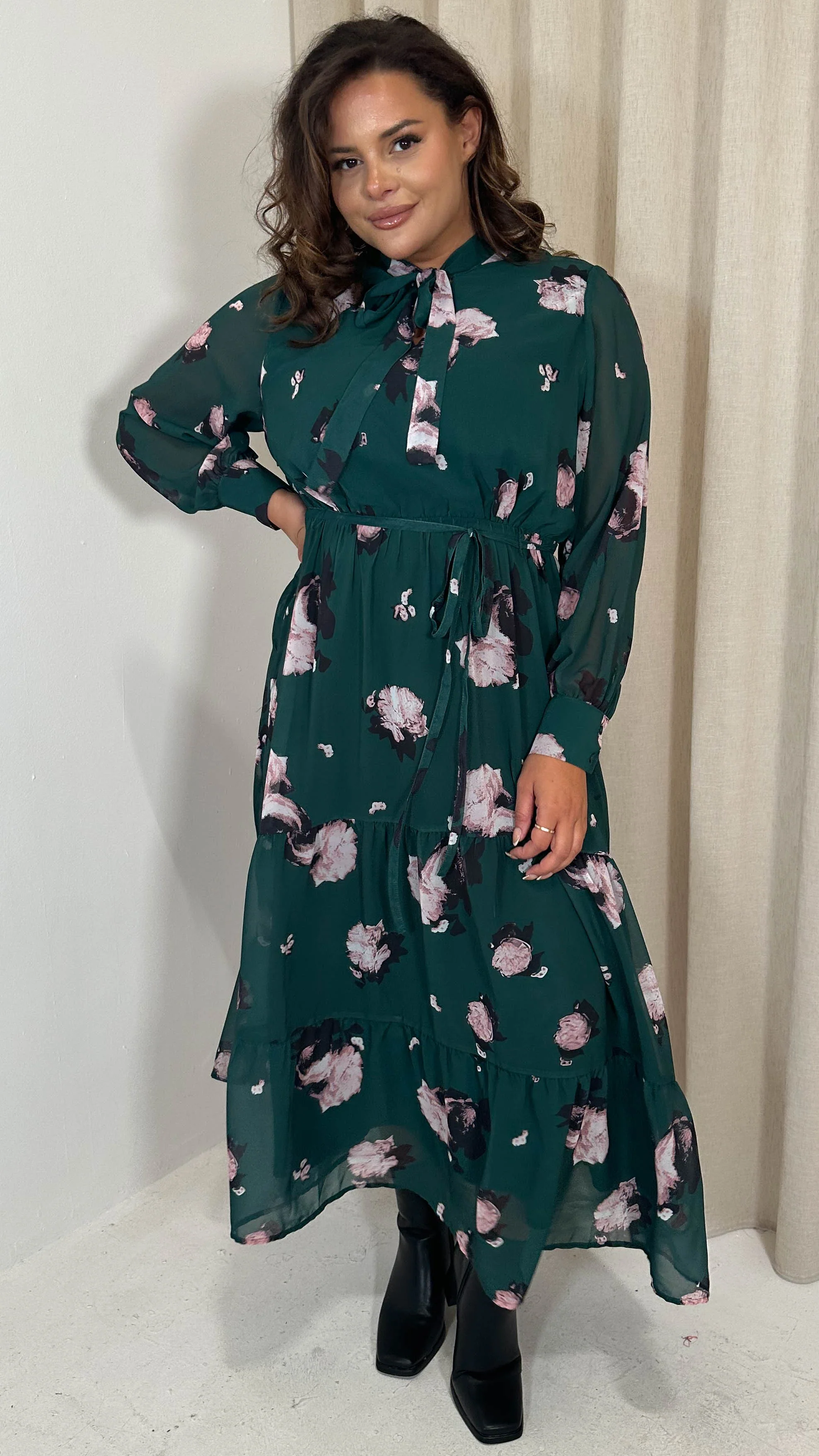 CurveWow Pussybow Maxi Dress Green Floral - Image 6