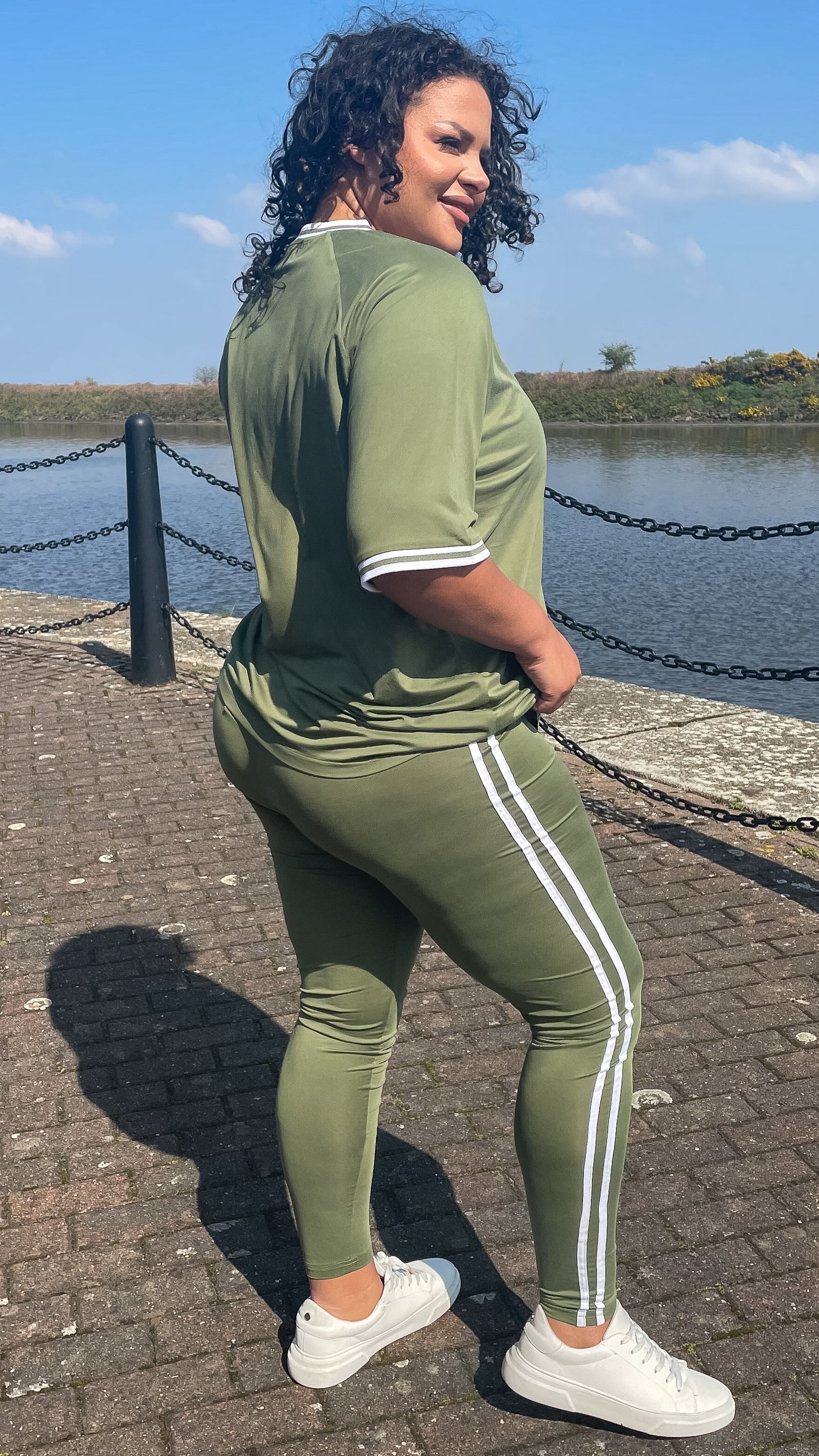 CurveWow Raglan Sleeve Top & Leggings Khaki & White - Image 3