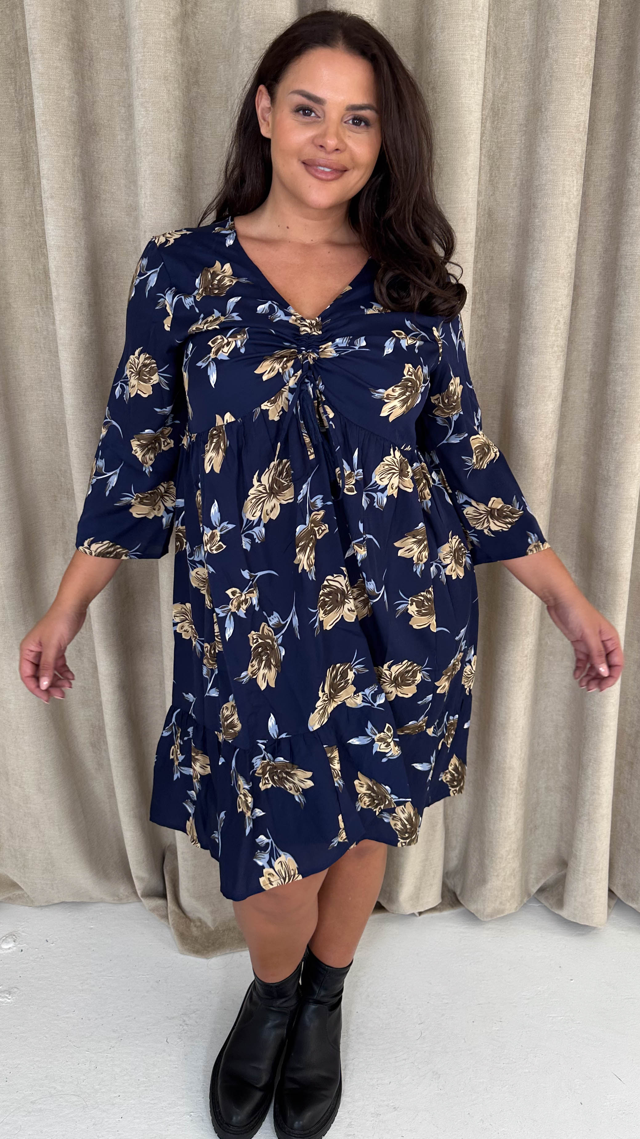 CurveWow Ruched Front Tiered Hem Dress Navy Floral - Image 3