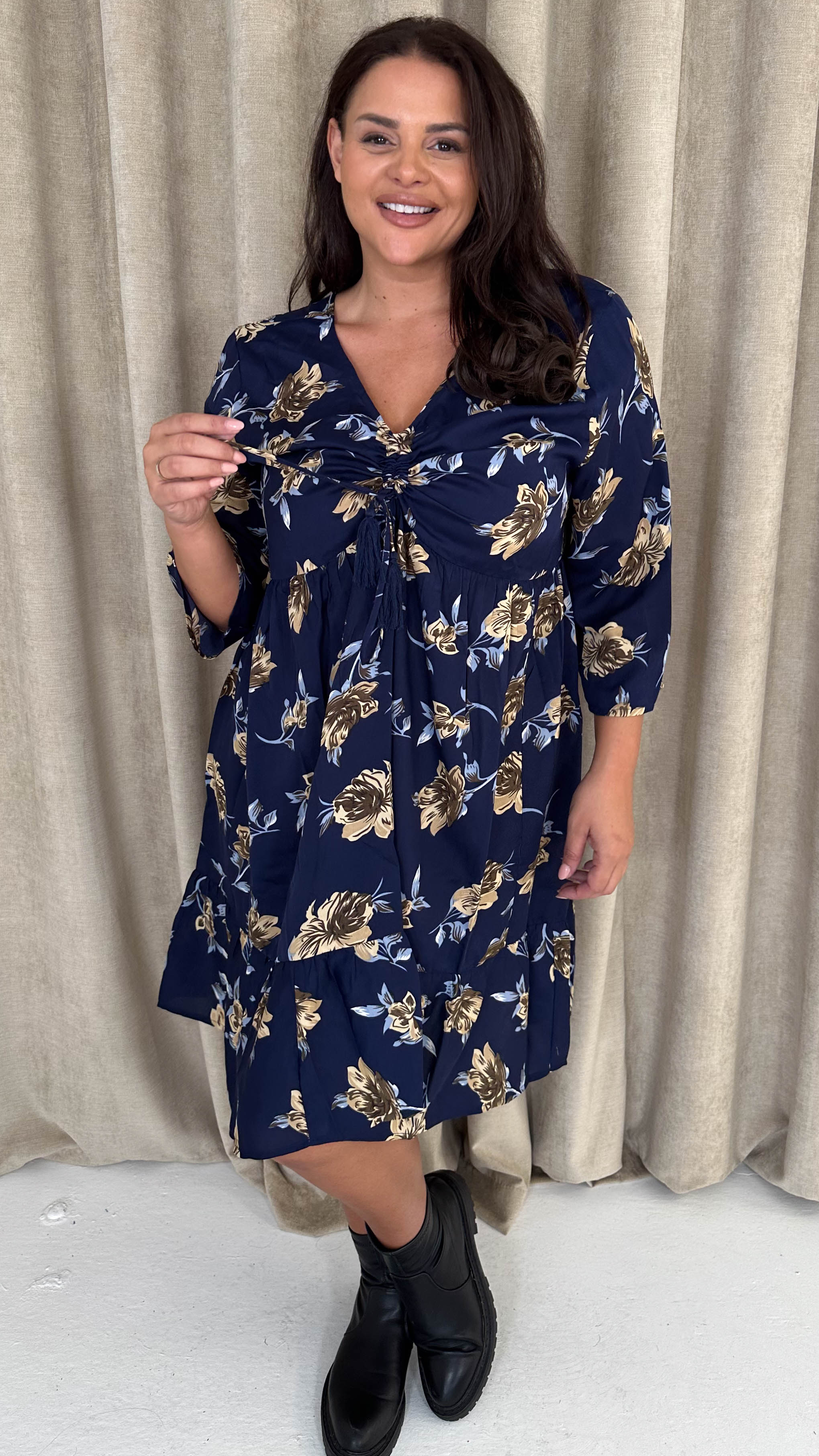 CurveWow Ruched Front Tiered Hem Dress Navy Floral - Image 6