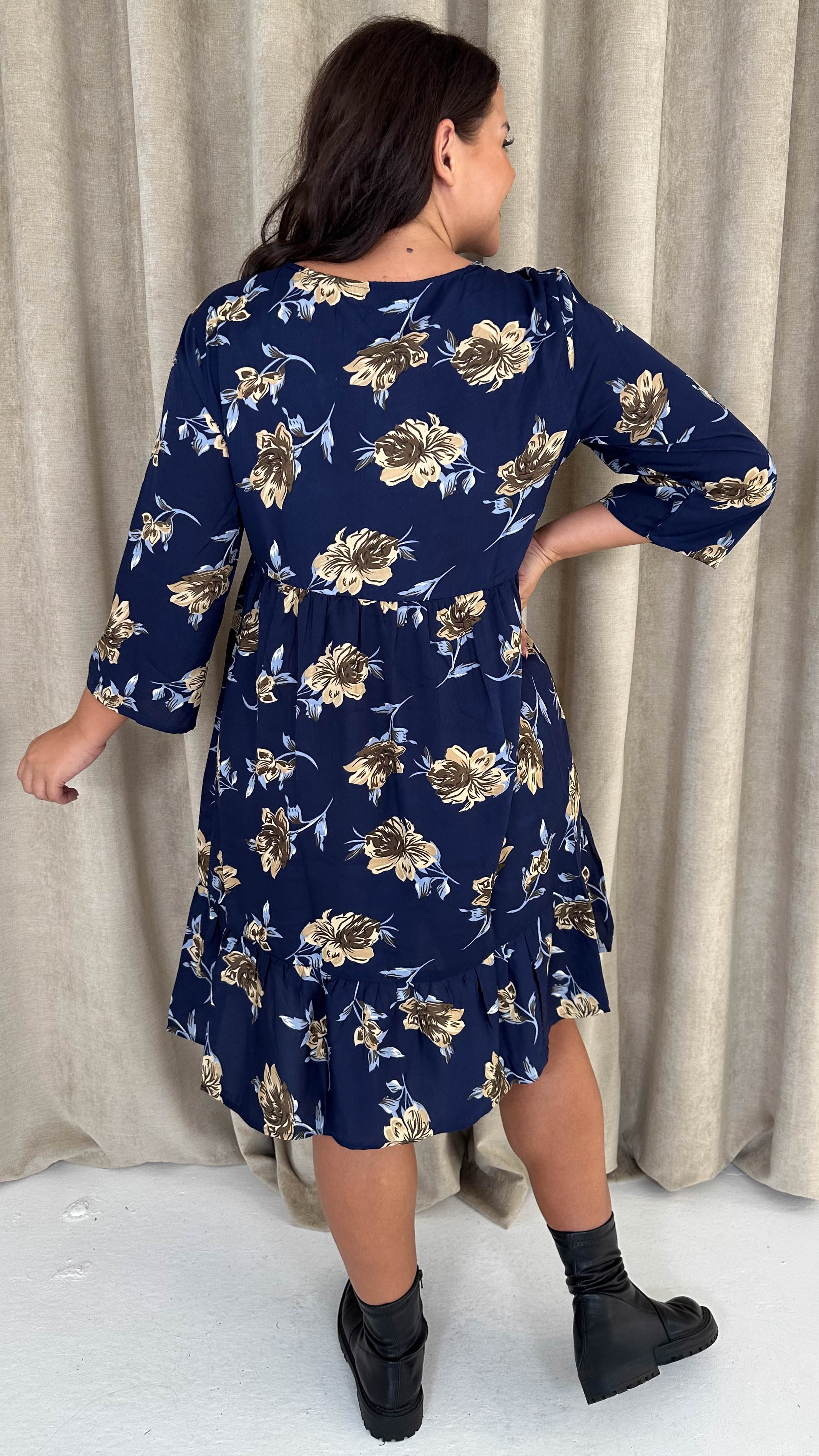 CurveWow Ruched Front Tiered Hem Dress Navy Floral - Image 8