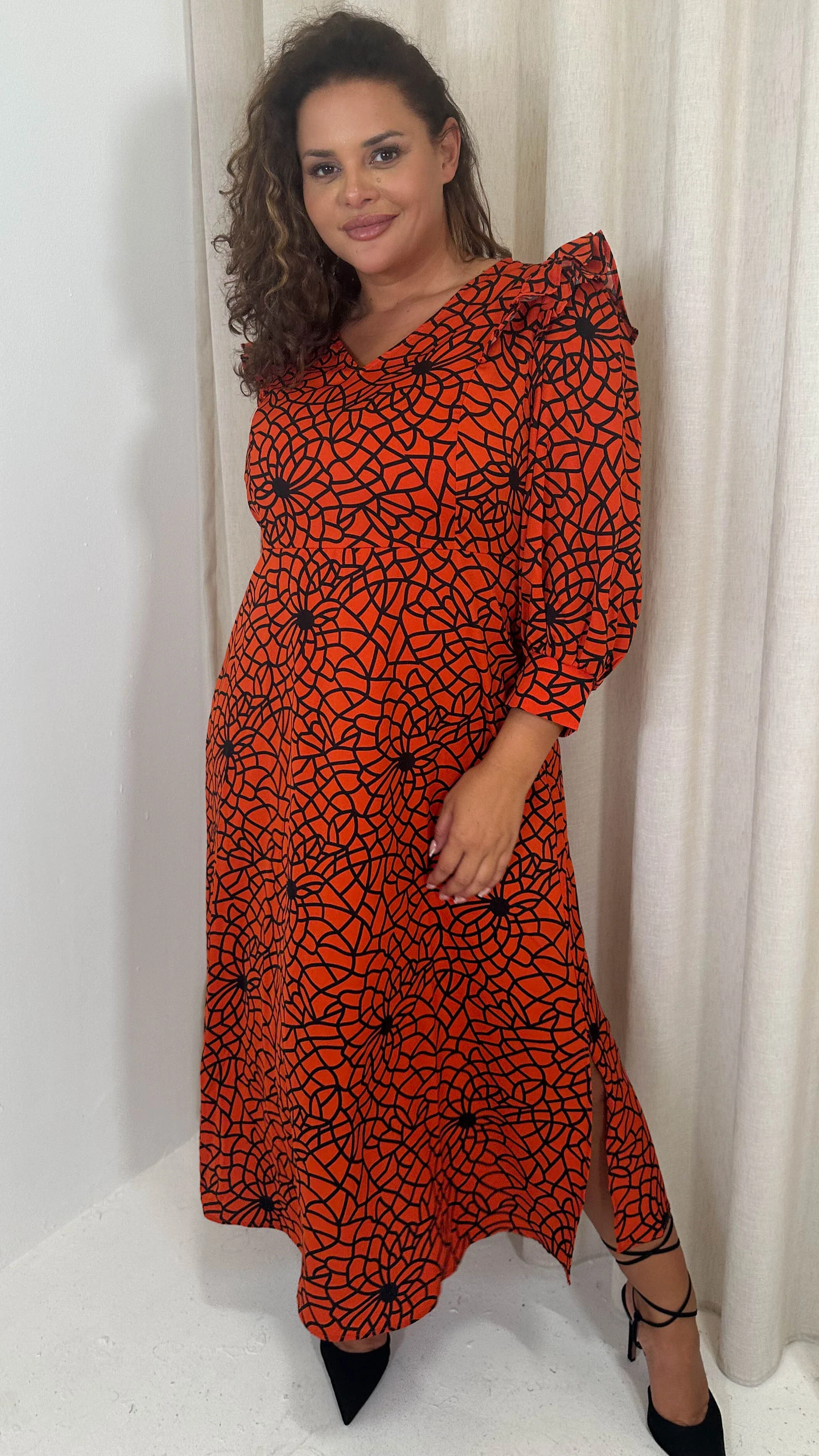 CurveWow Ruffle Shoulder V Neck Midi Dress Rust Grid - Image 3