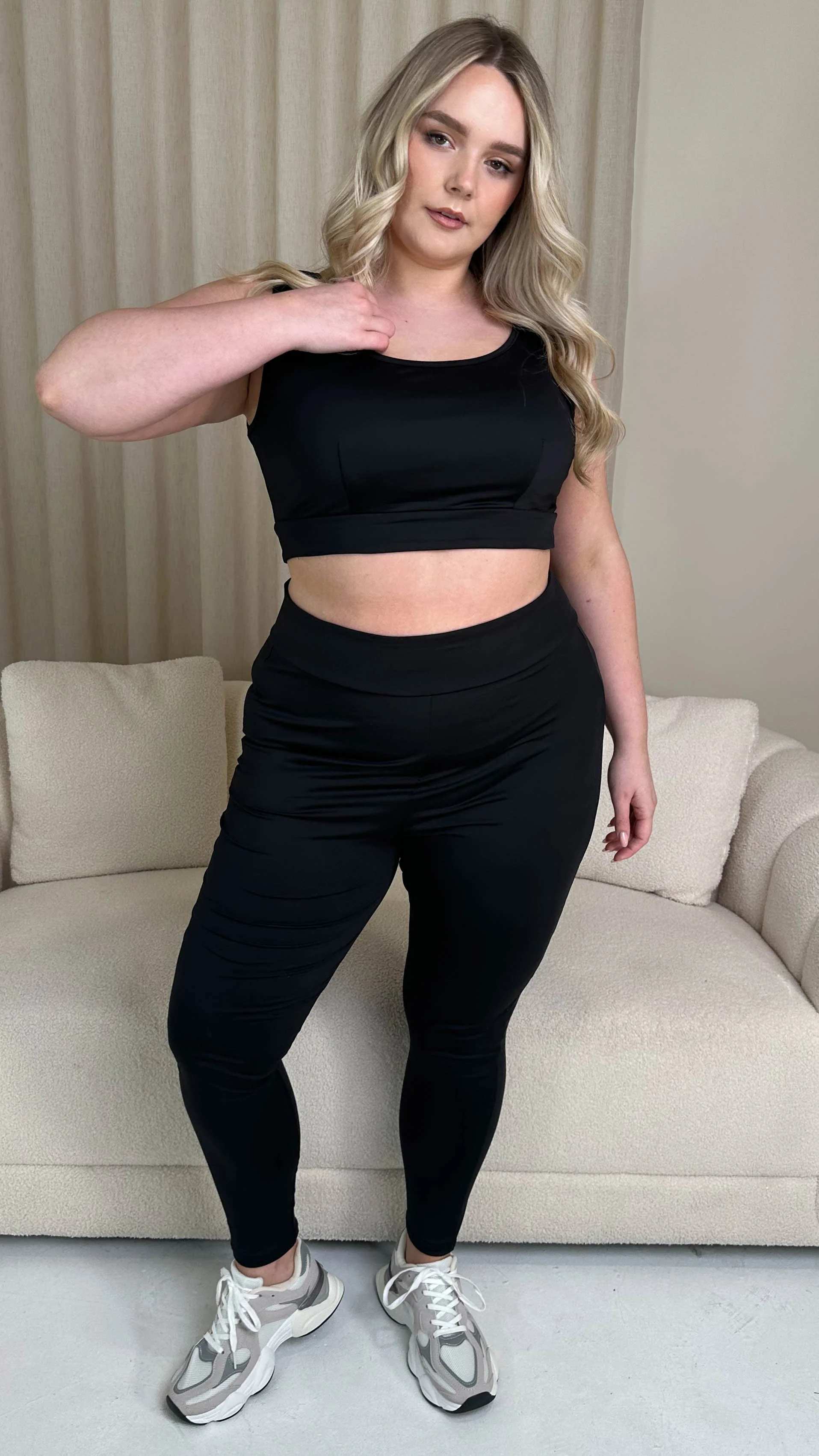 CurveWow Scoop Neck Sports Bra Black - Image 3