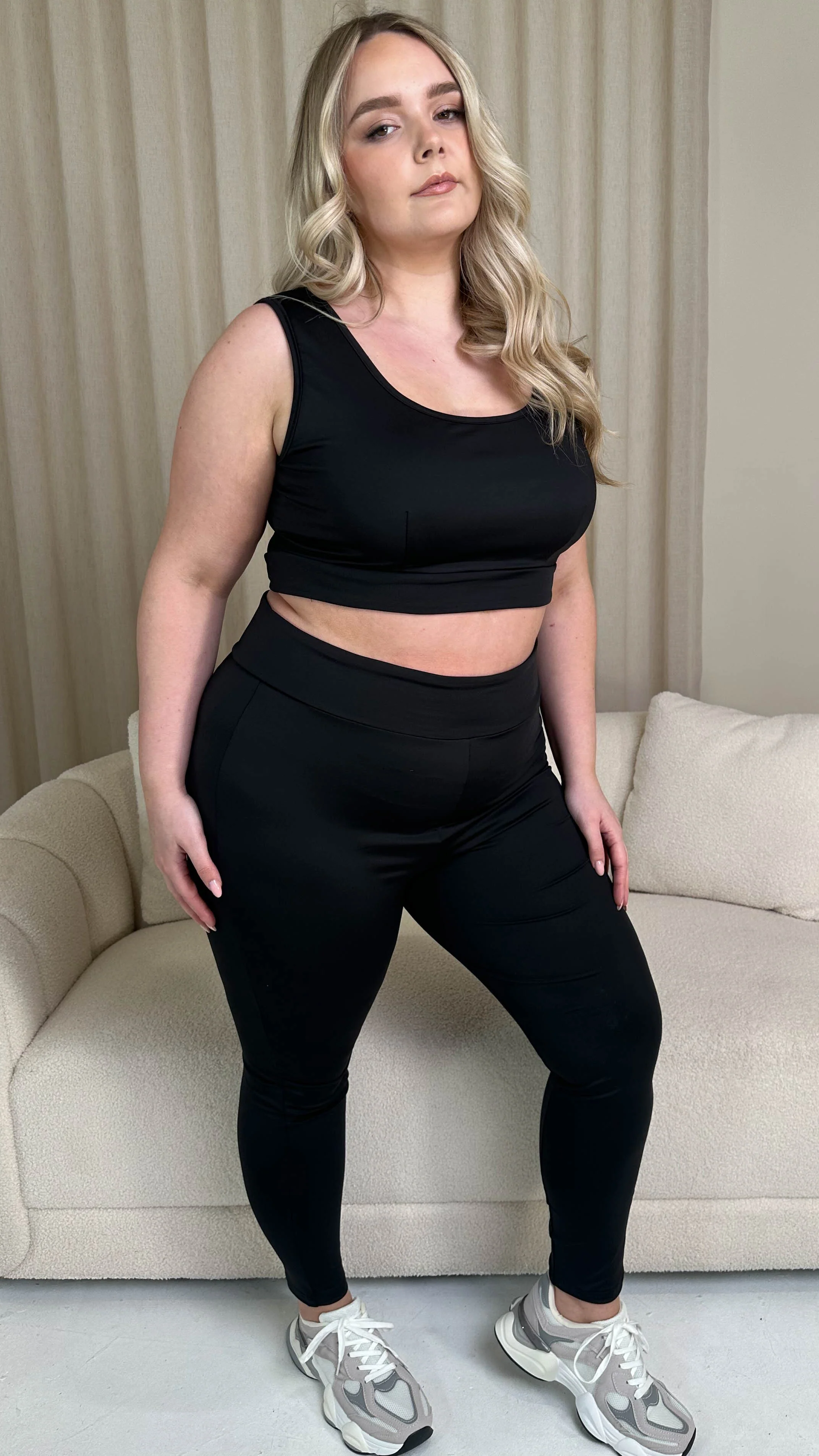 CurveWow Scoop Neck Sports Bra Black - Image 8