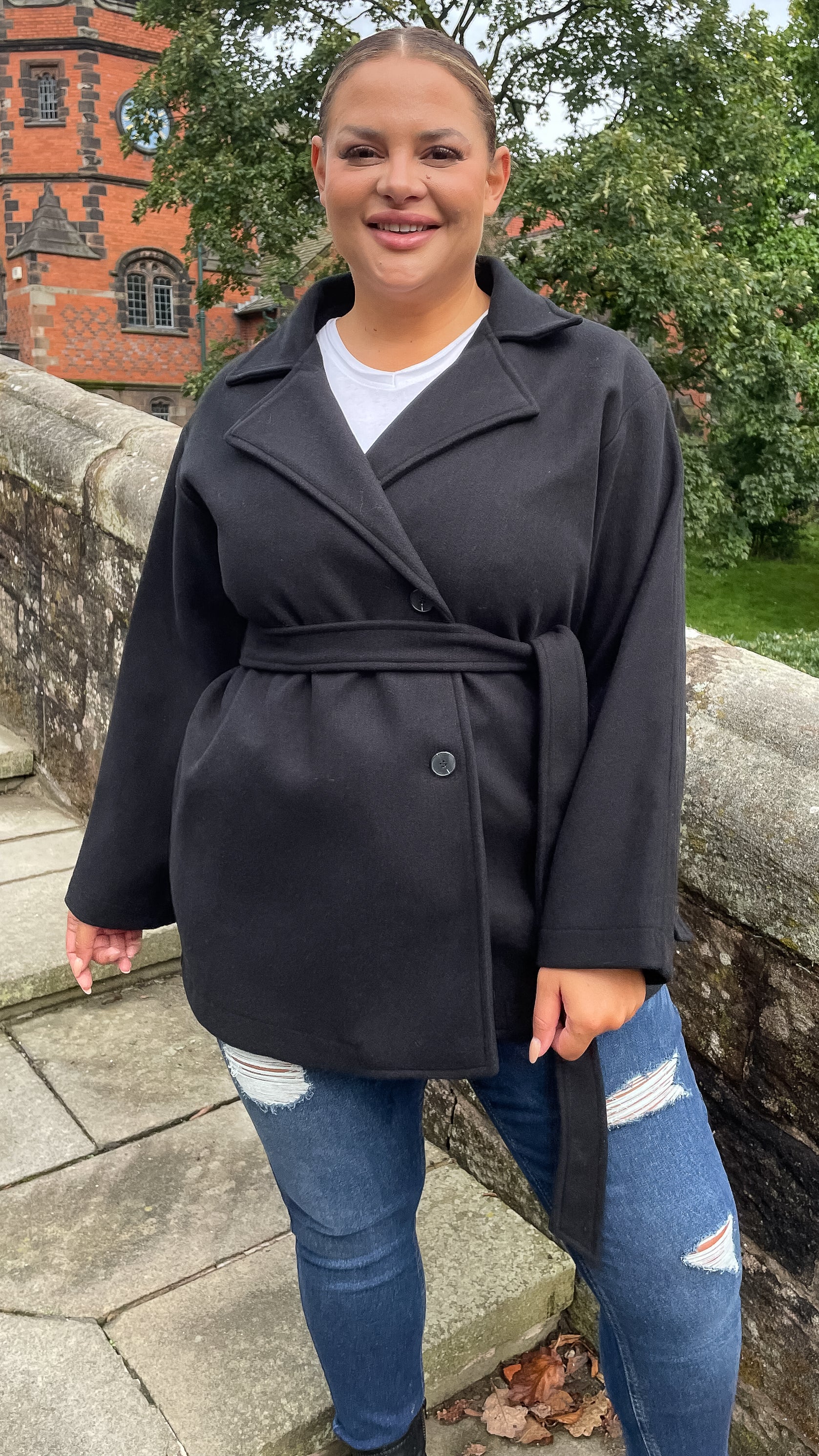 CurveWow Short Coat With Belt Black - Image 2