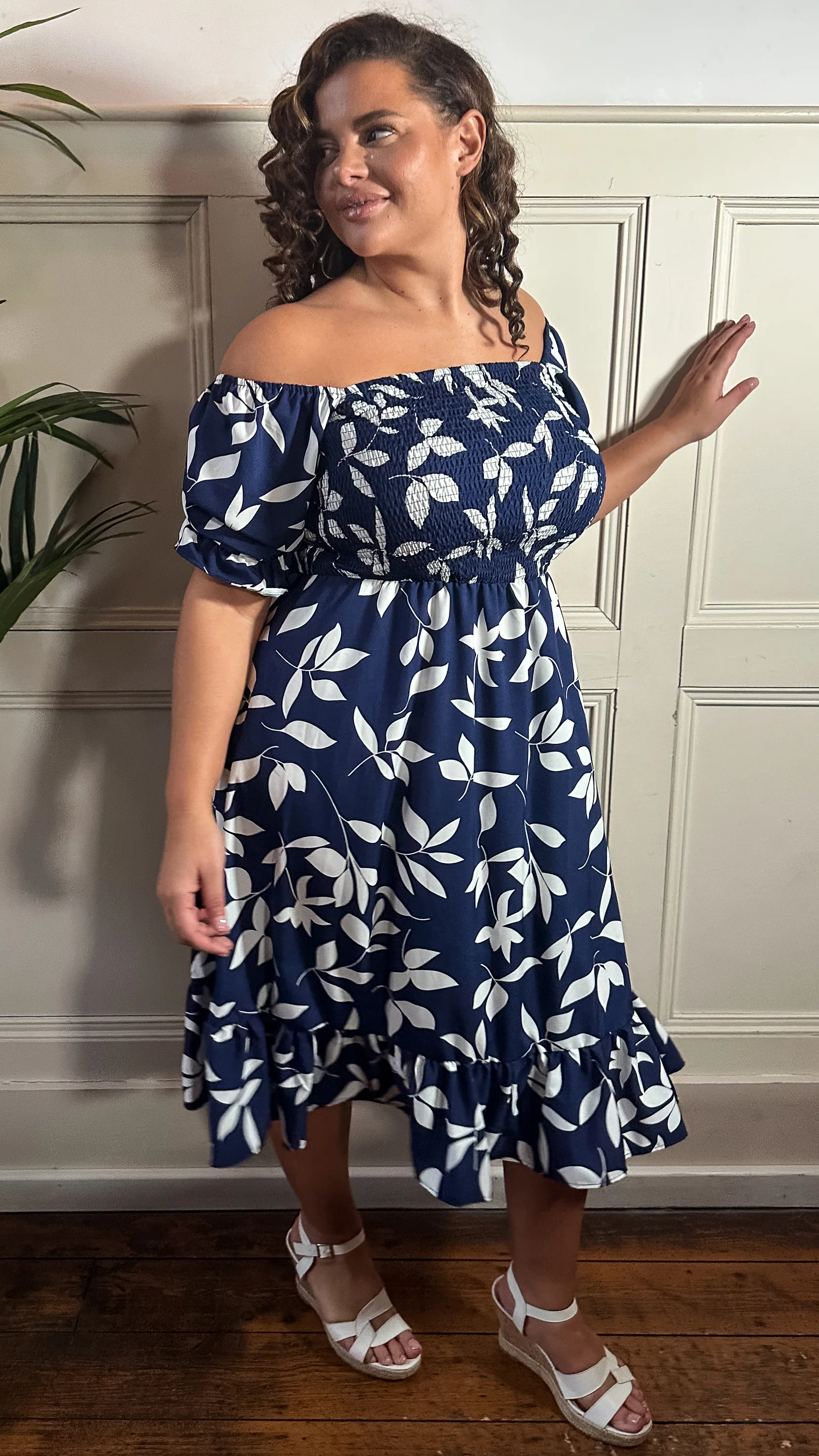 CurveWow Square Neck Shirred Midi Dress Navy White Floral - Image 2