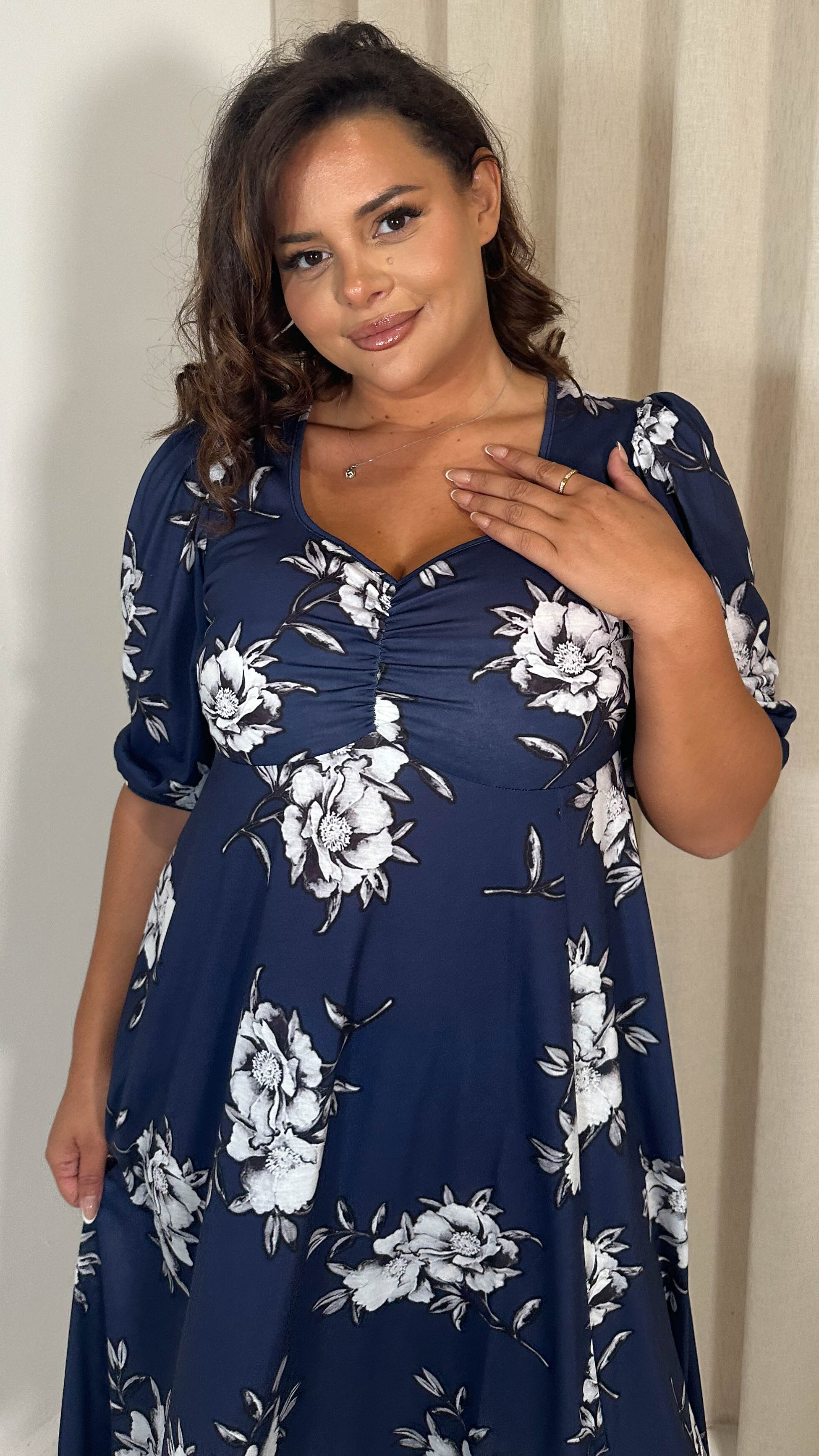 CurveWow Sweetheart Split Front Midaxi Dress Navy Floral - Image 2