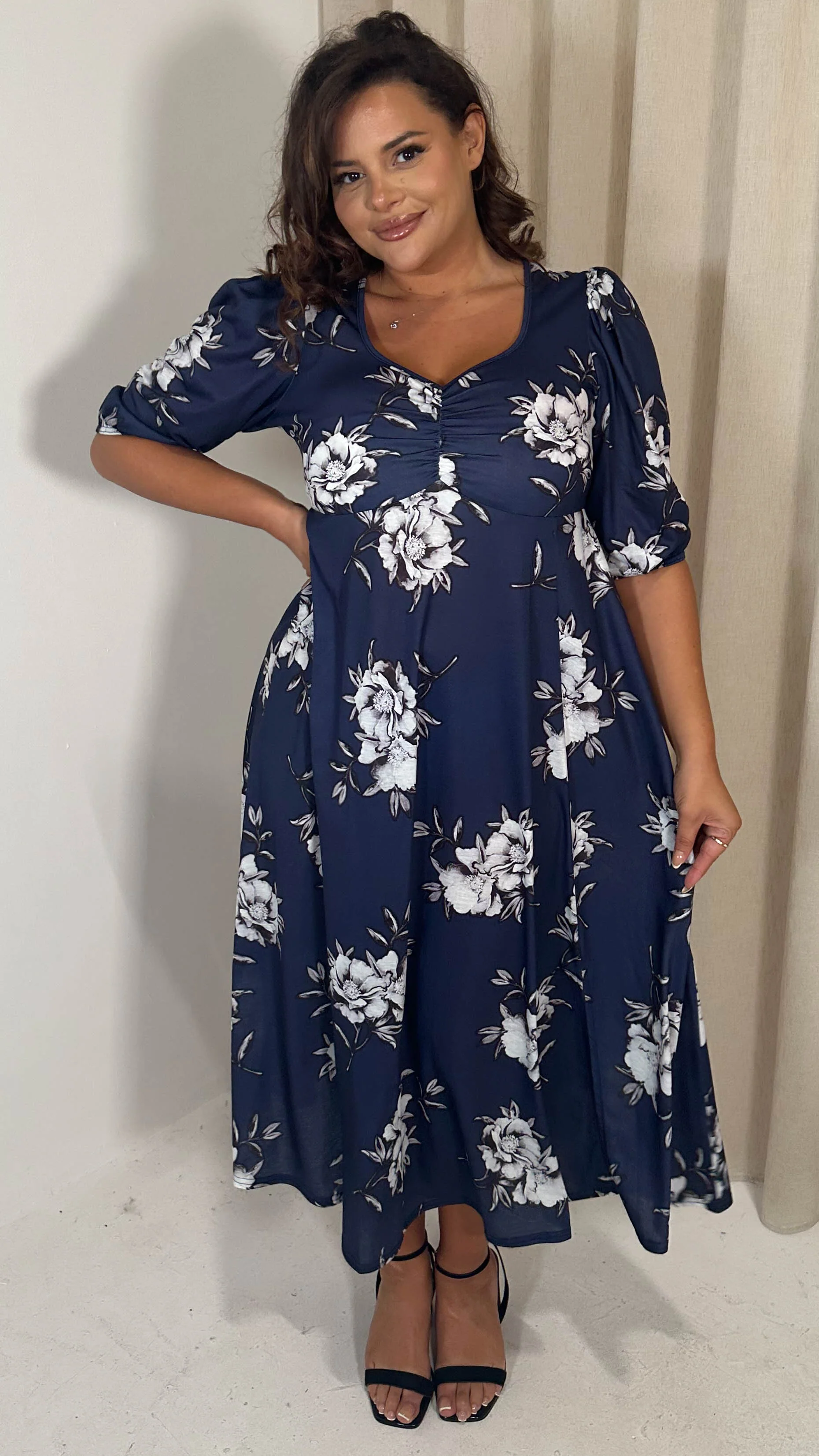 CurveWow Sweetheart Split Front Midaxi Dress Navy Floral - Image 3