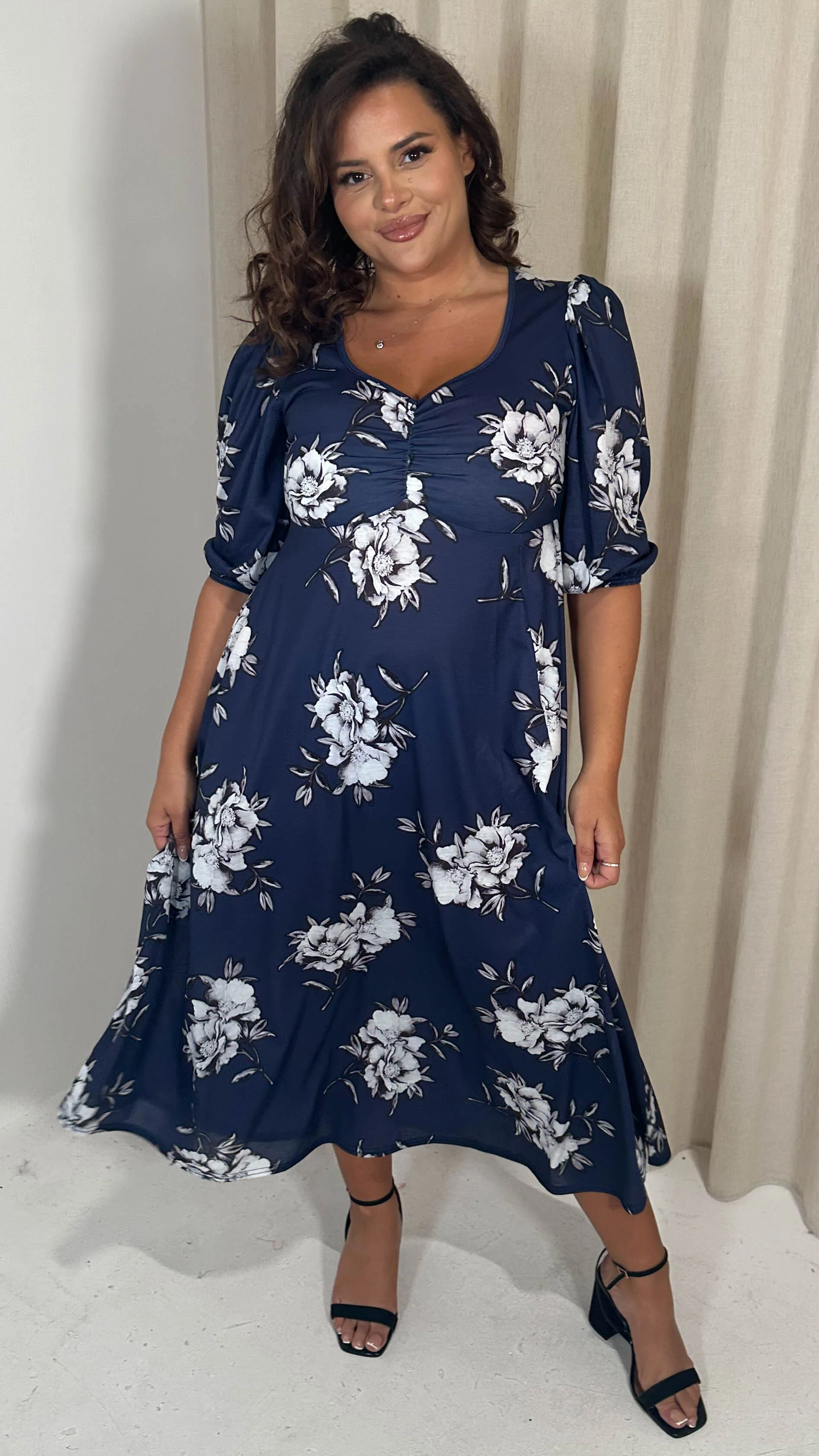 CurveWow Sweetheart Split Front Midaxi Dress Navy Floral - Image 4