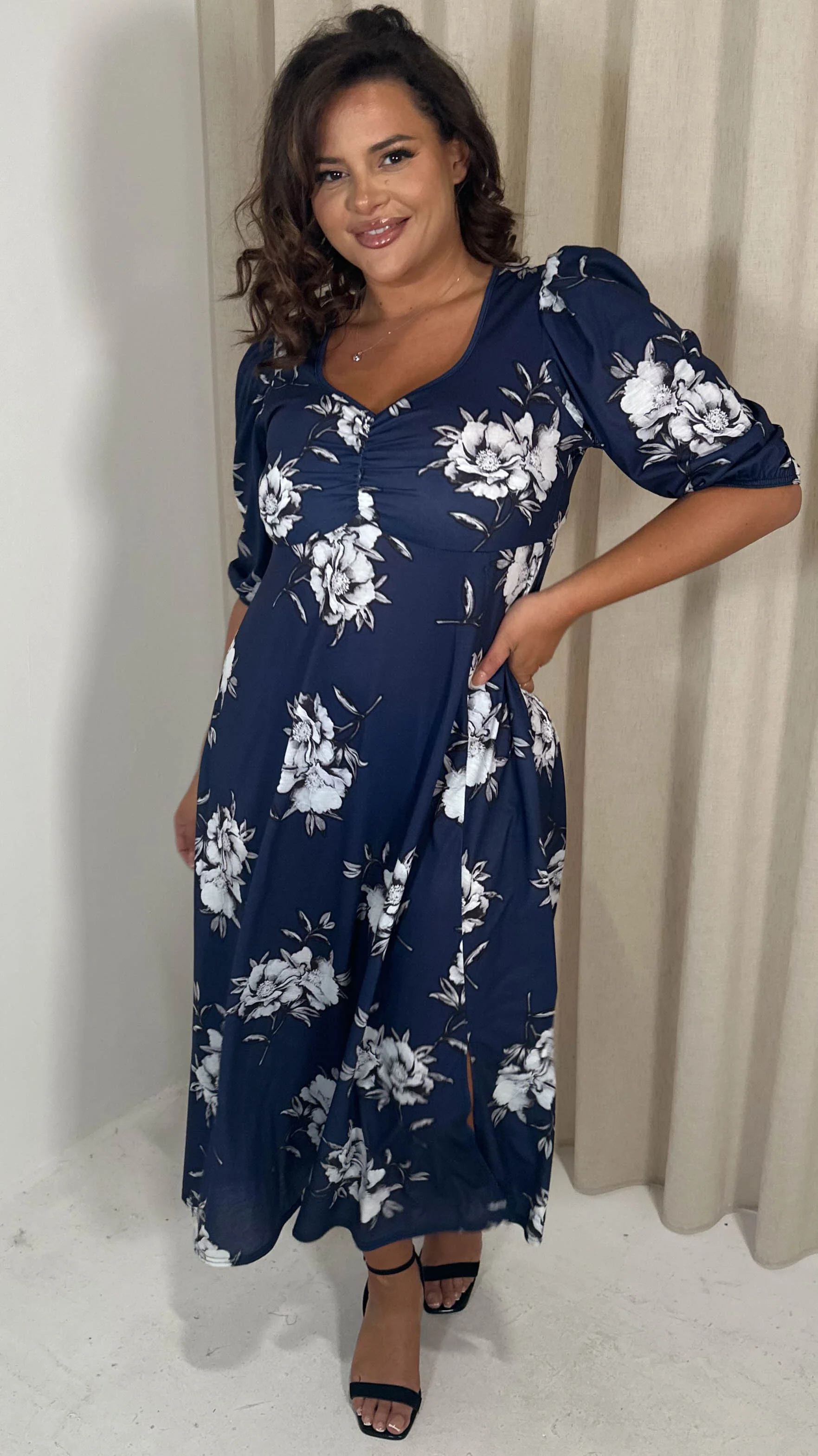 CurveWow Sweetheart Split Front Midaxi Dress Navy Floral - Image 5