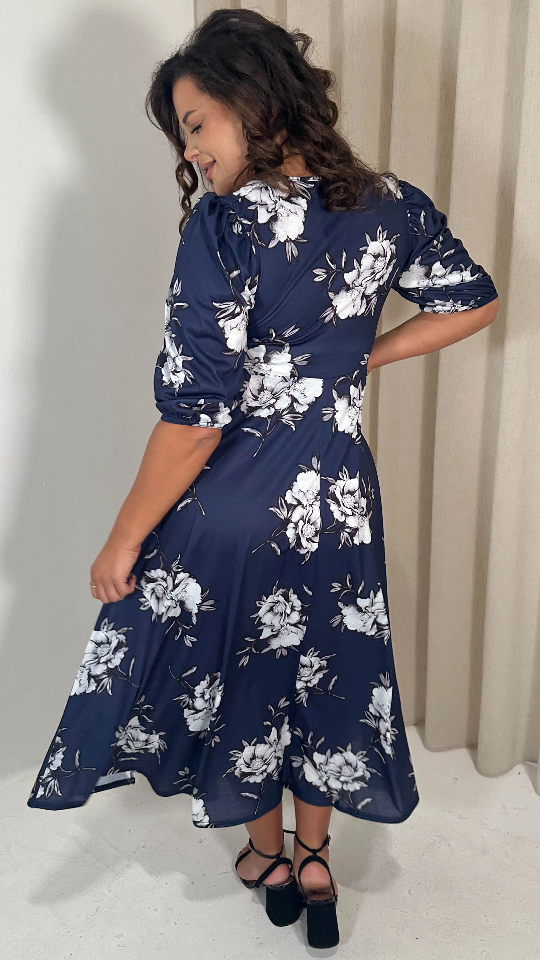 CurveWow Sweetheart Split Front Midaxi Dress Navy Floral - Image 6