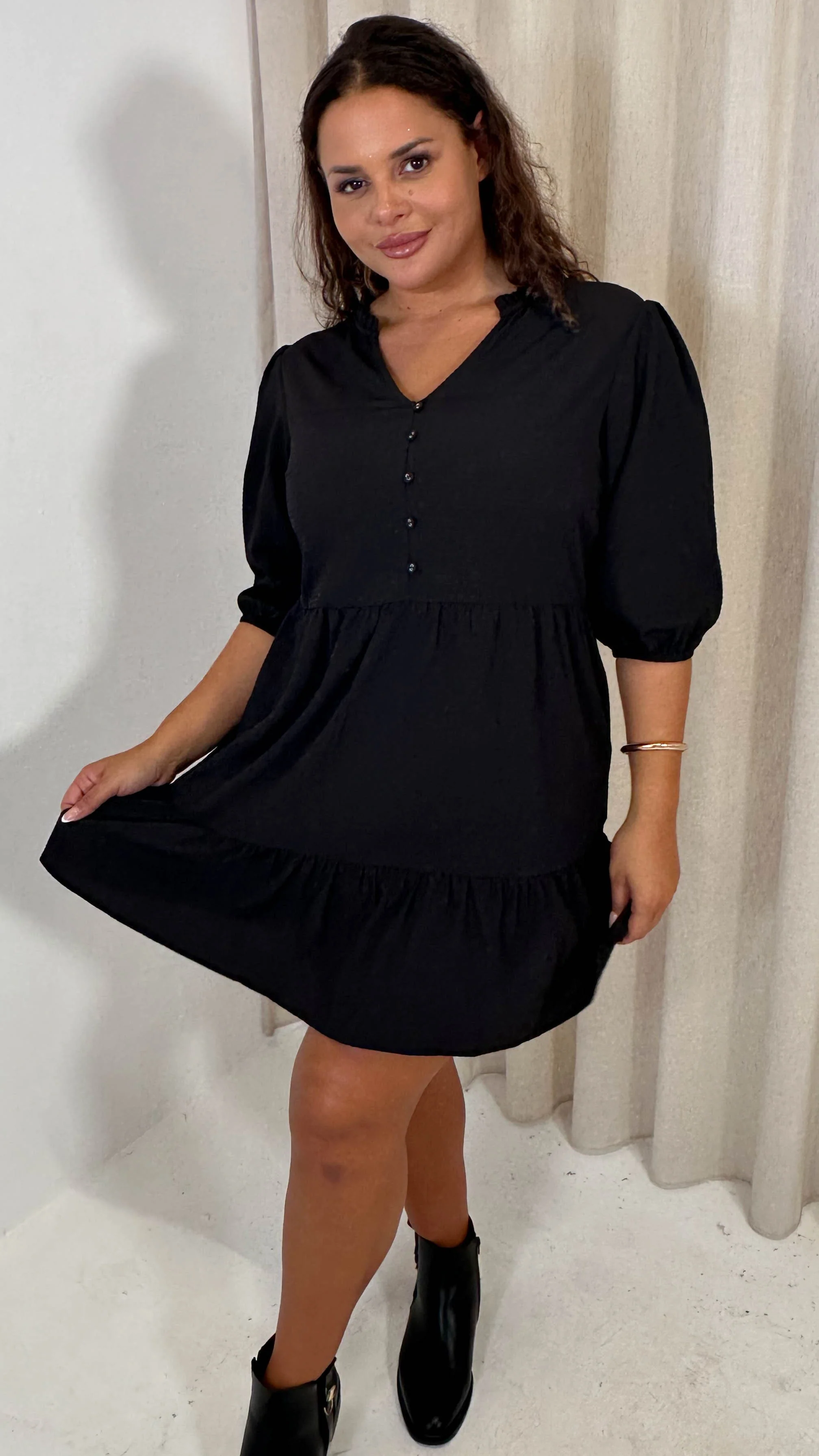 CurveWow Textured Seersucker Mini Dress Black - Image 4