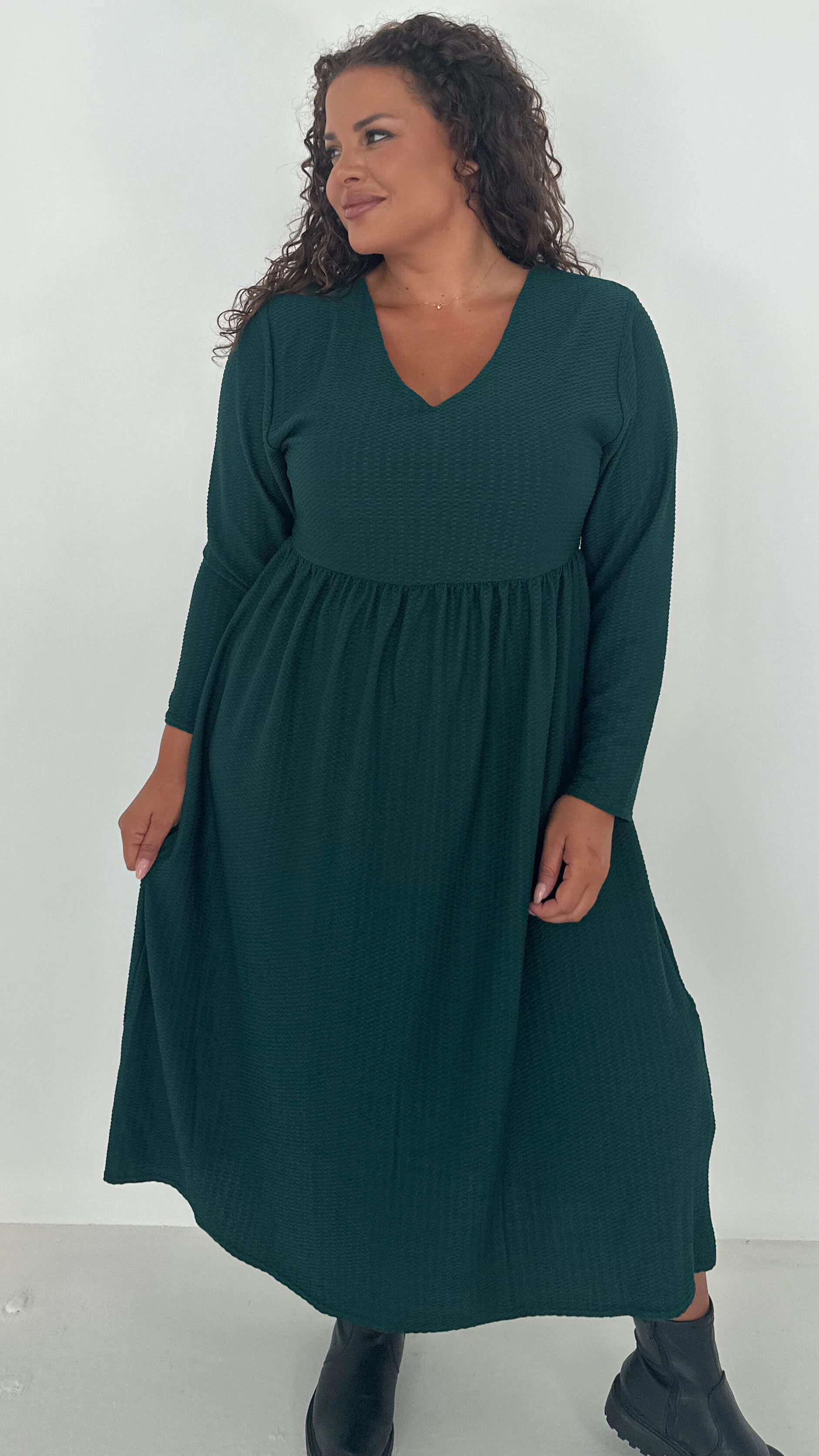 CurveWow Textured V Neck Long Sleeve Midi Dress Green - Image 3