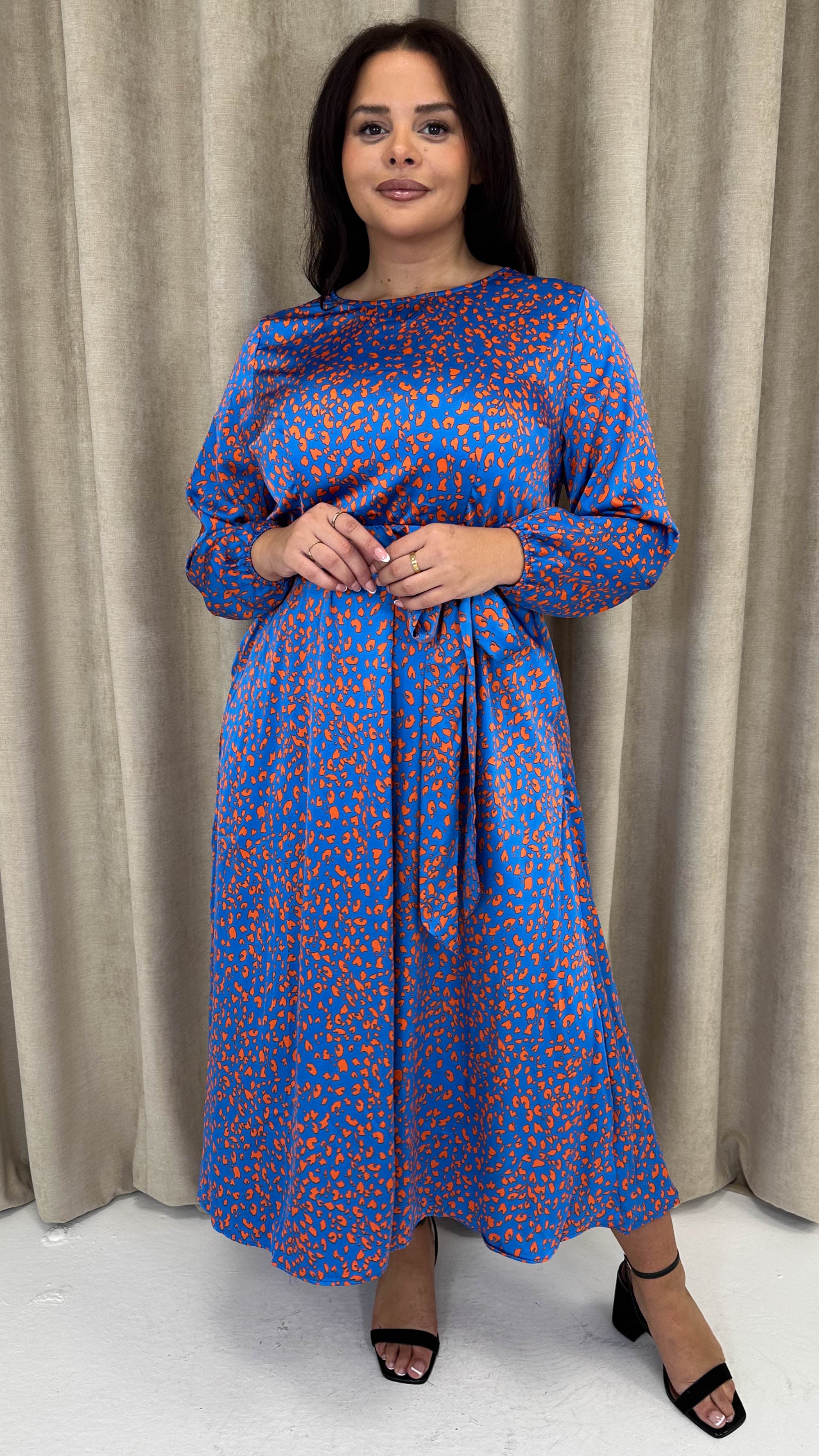 CurveWow Tie Waist Crew Neck Midi Dress Blue Animal - Image 4