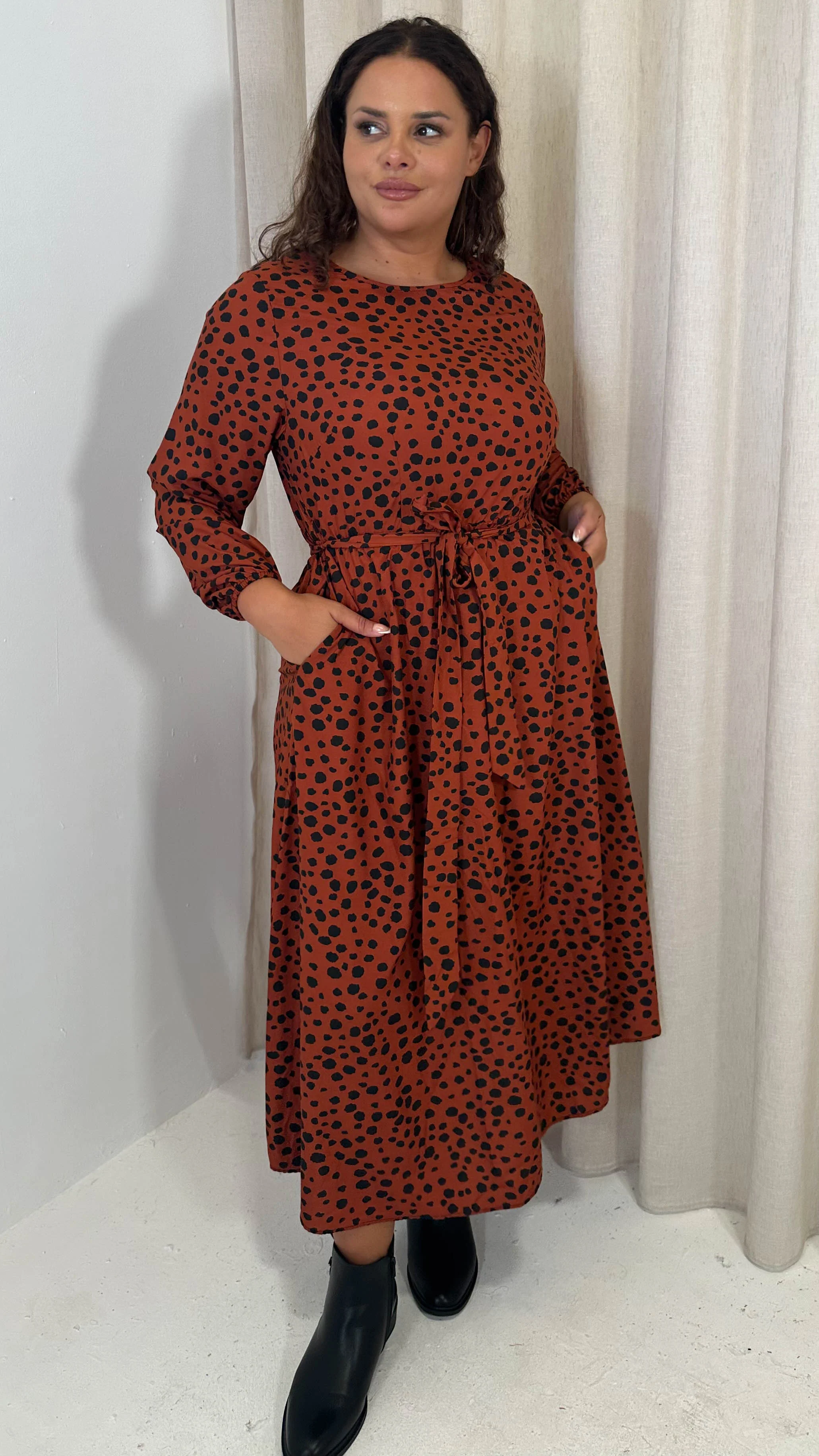 CurveWow Tie Waist Crew Neck Midi Dress Rust Spot - Image 4