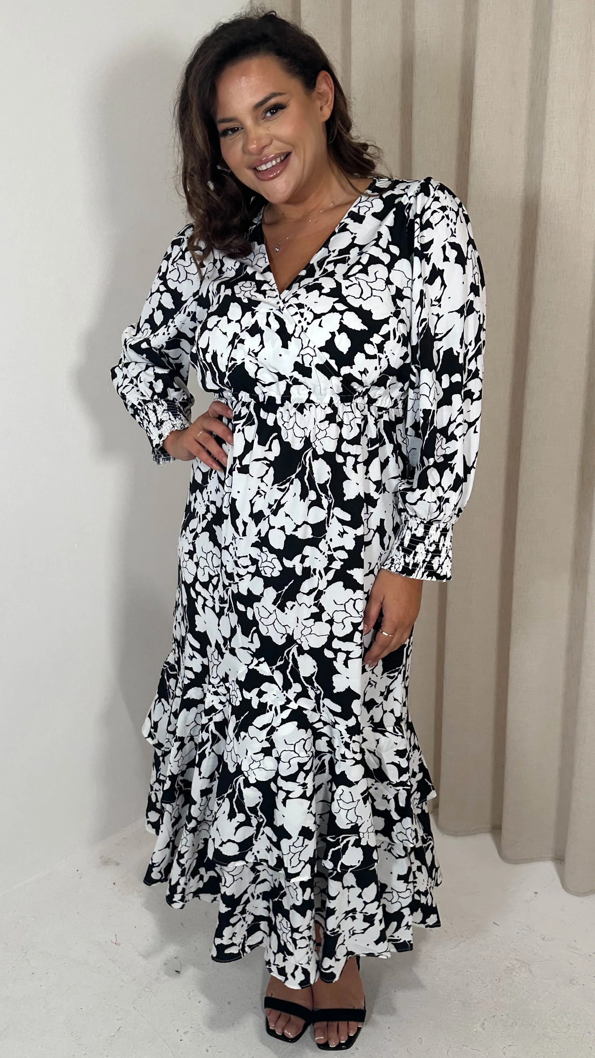 CurveWow Tiered Hem Maxi Dress Mono Floral - Image 6