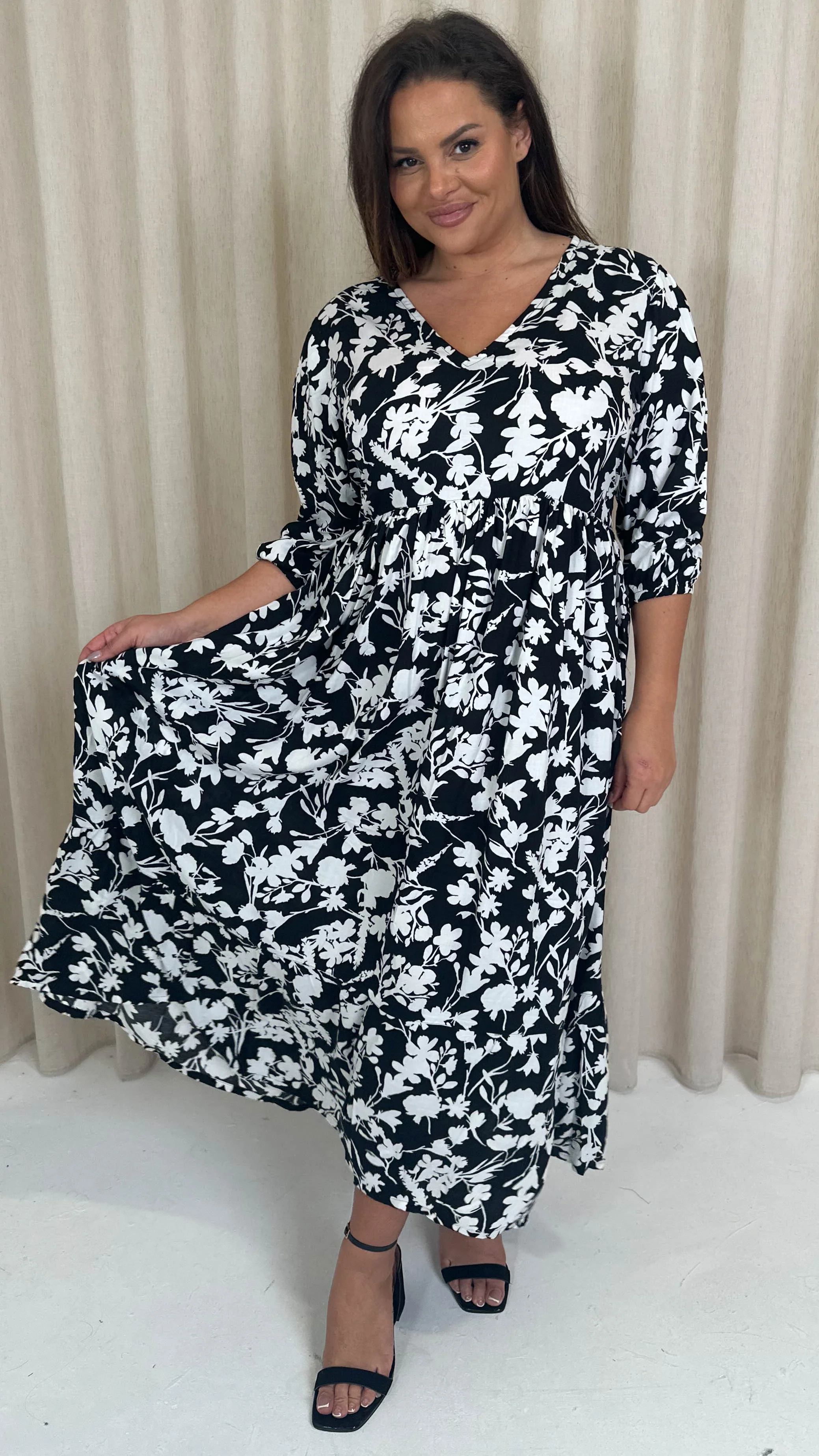 CurveWow Tiered Vneck Balloon Sleeve Maxi Dress Black Floral - Image 5