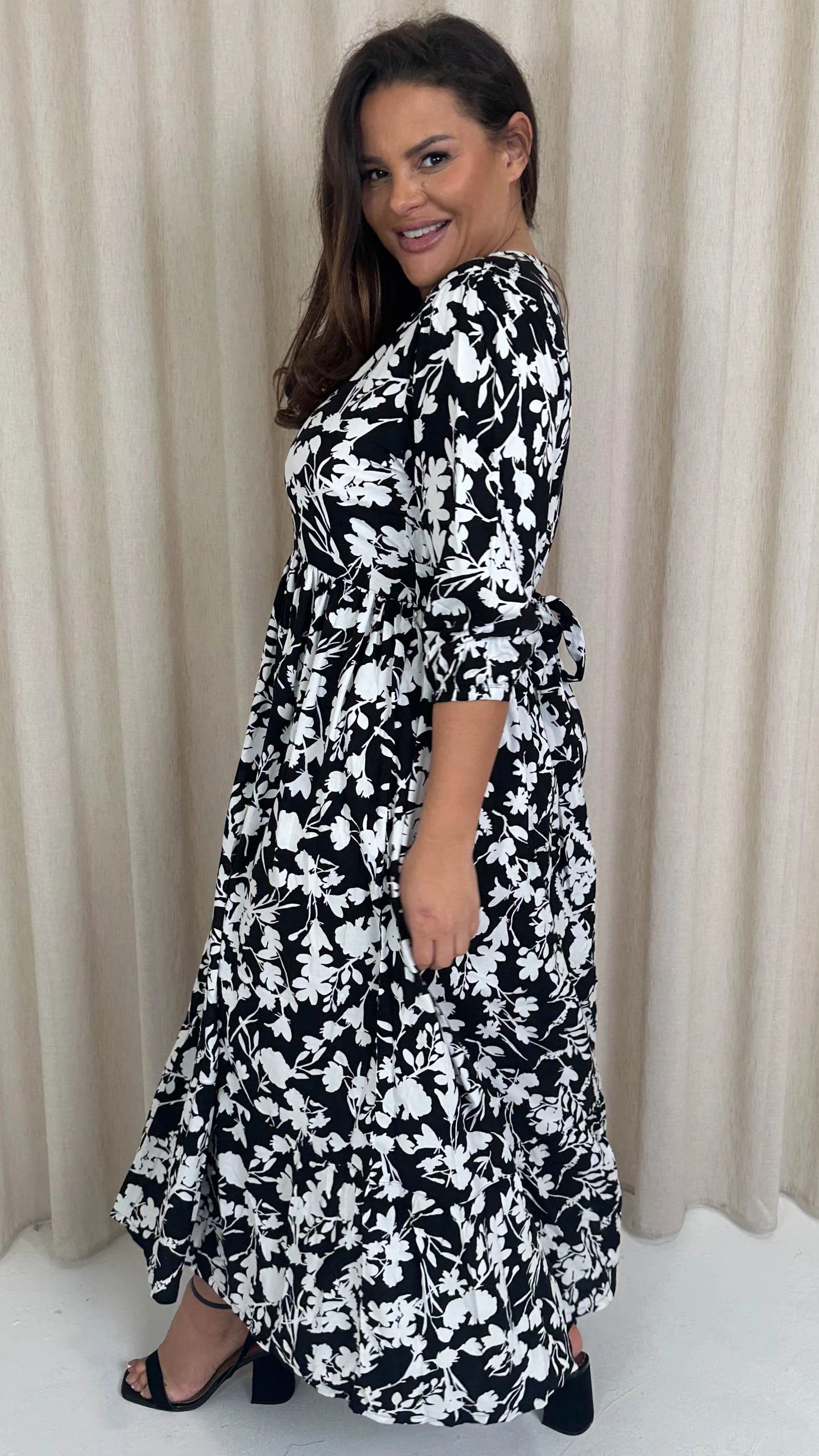 CurveWow Tiered Vneck Balloon Sleeve Maxi Dress Black Floral - Image 8