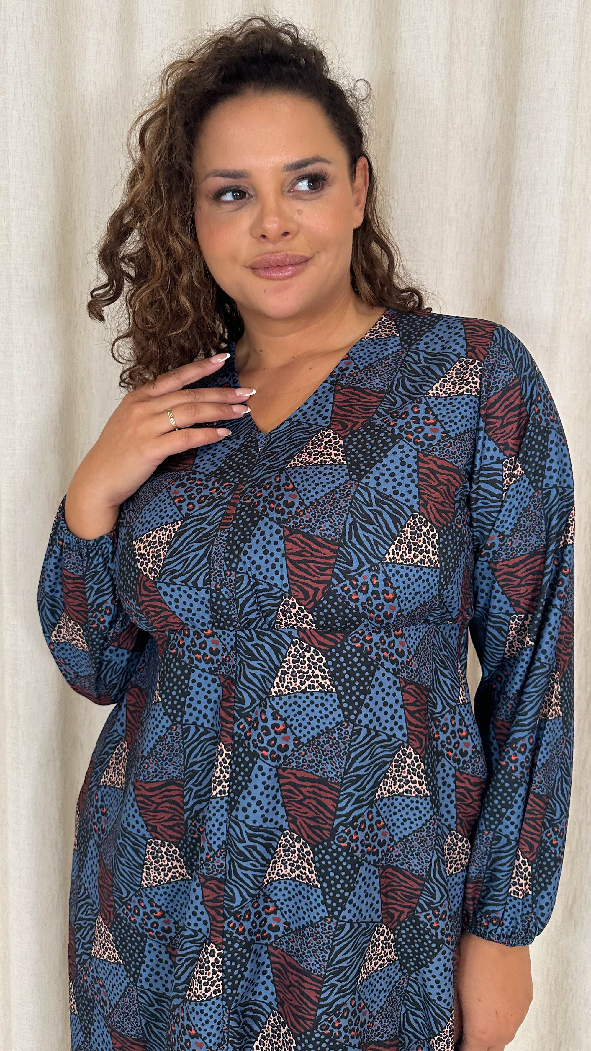 CurveWow V Neck Front Slit Midi Dress Blue Animal - Image 2