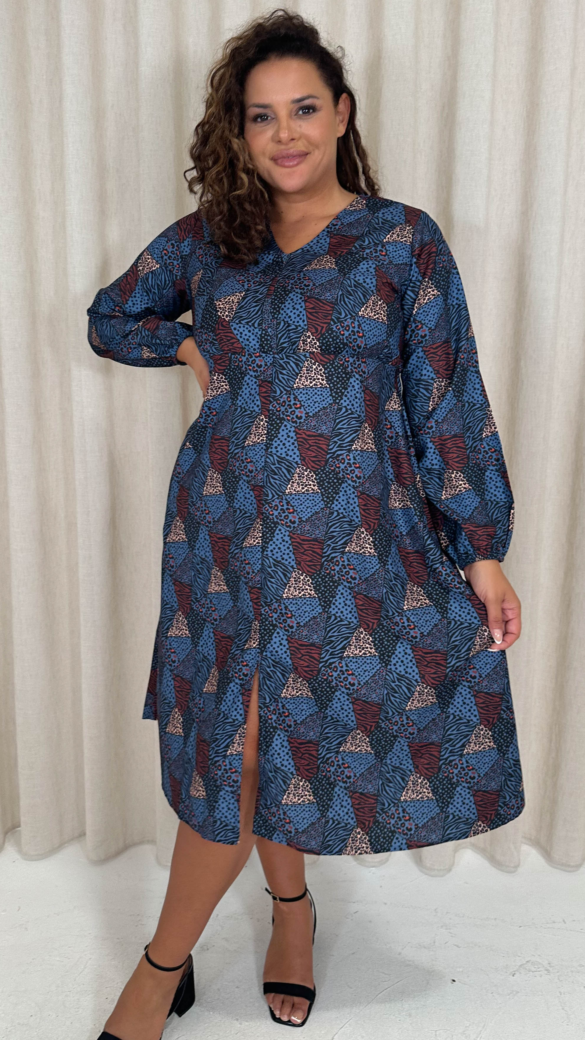 CurveWow V Neck Front Slit Midi Dress Blue Animal - Image 3