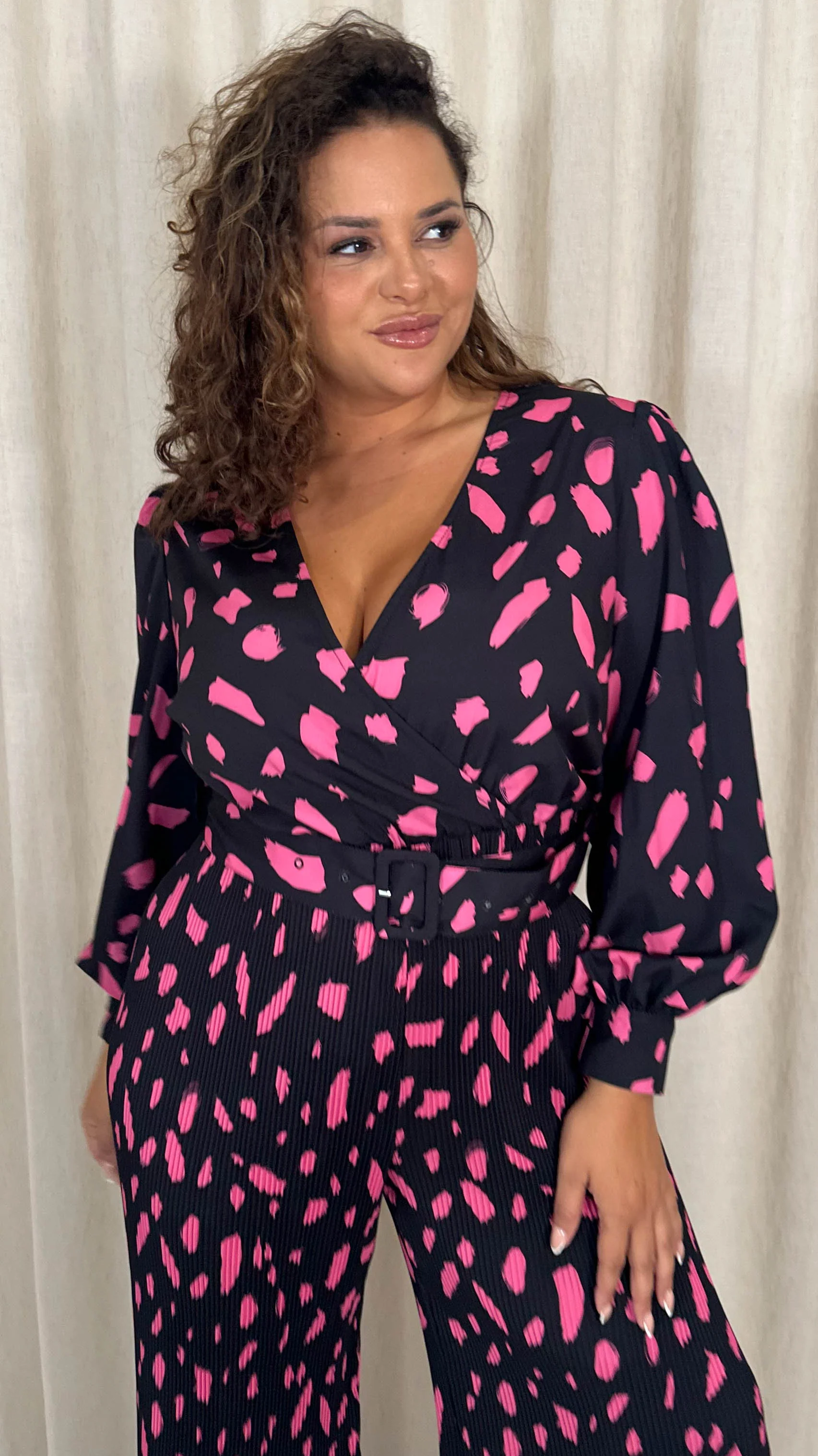 CurveWow V Neck Pleated Jumpsuit Black/Pink Spot - Image 2