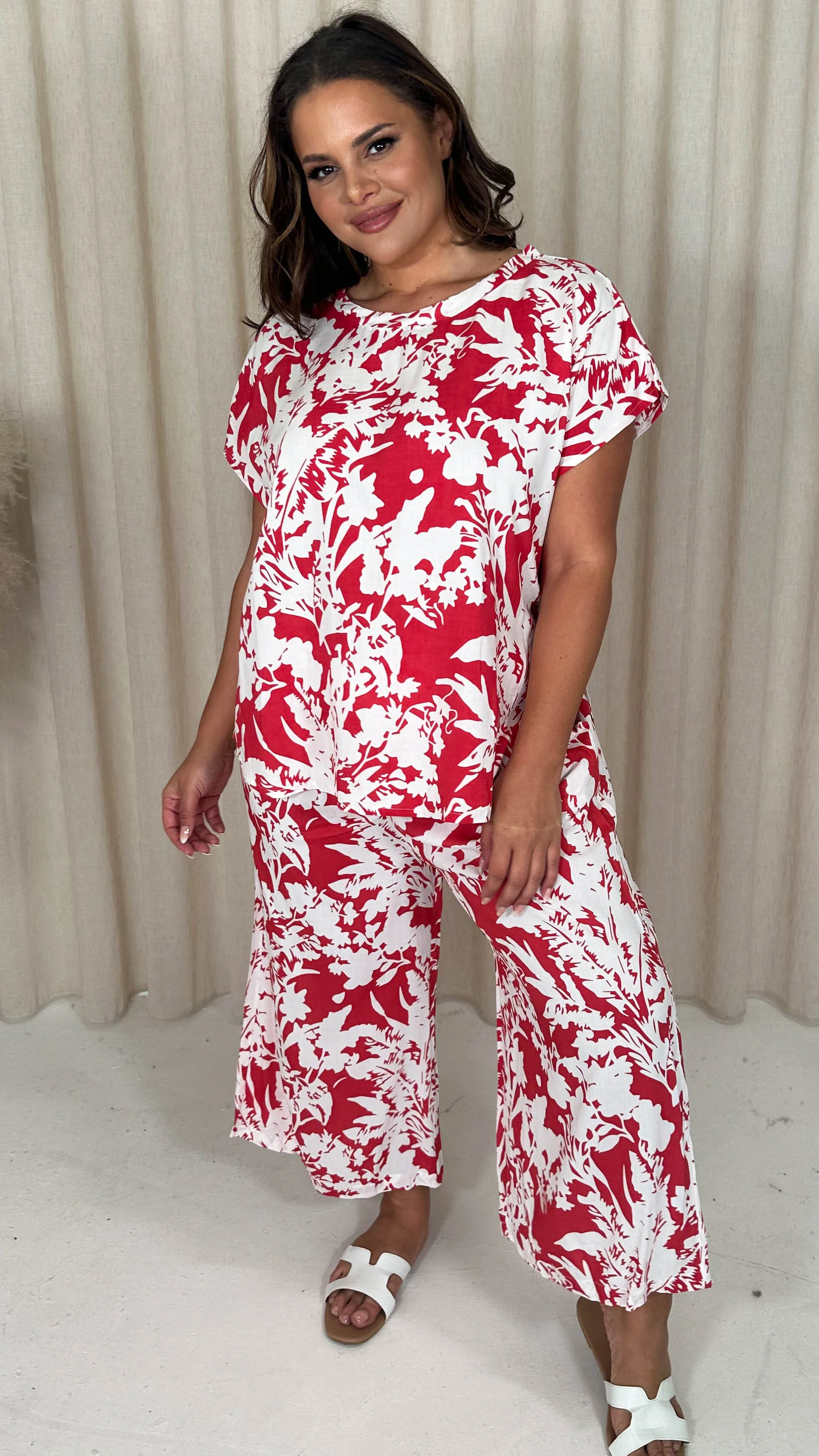 CurveWow Woven Curved Hem Tee Red Floral - Image 4