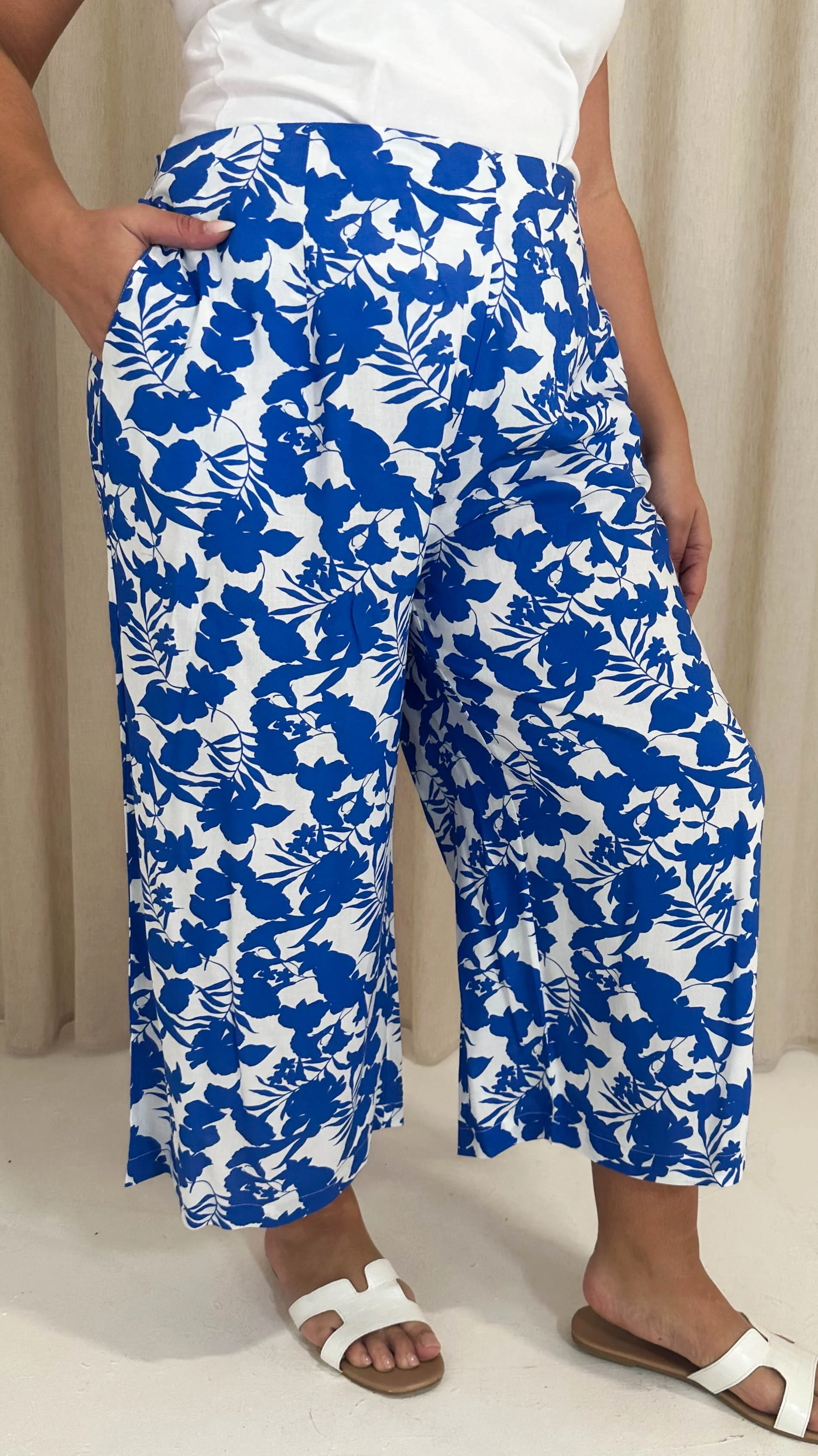 CurveWow Woven Wide Leg Culottes Blue Floral - Image 3