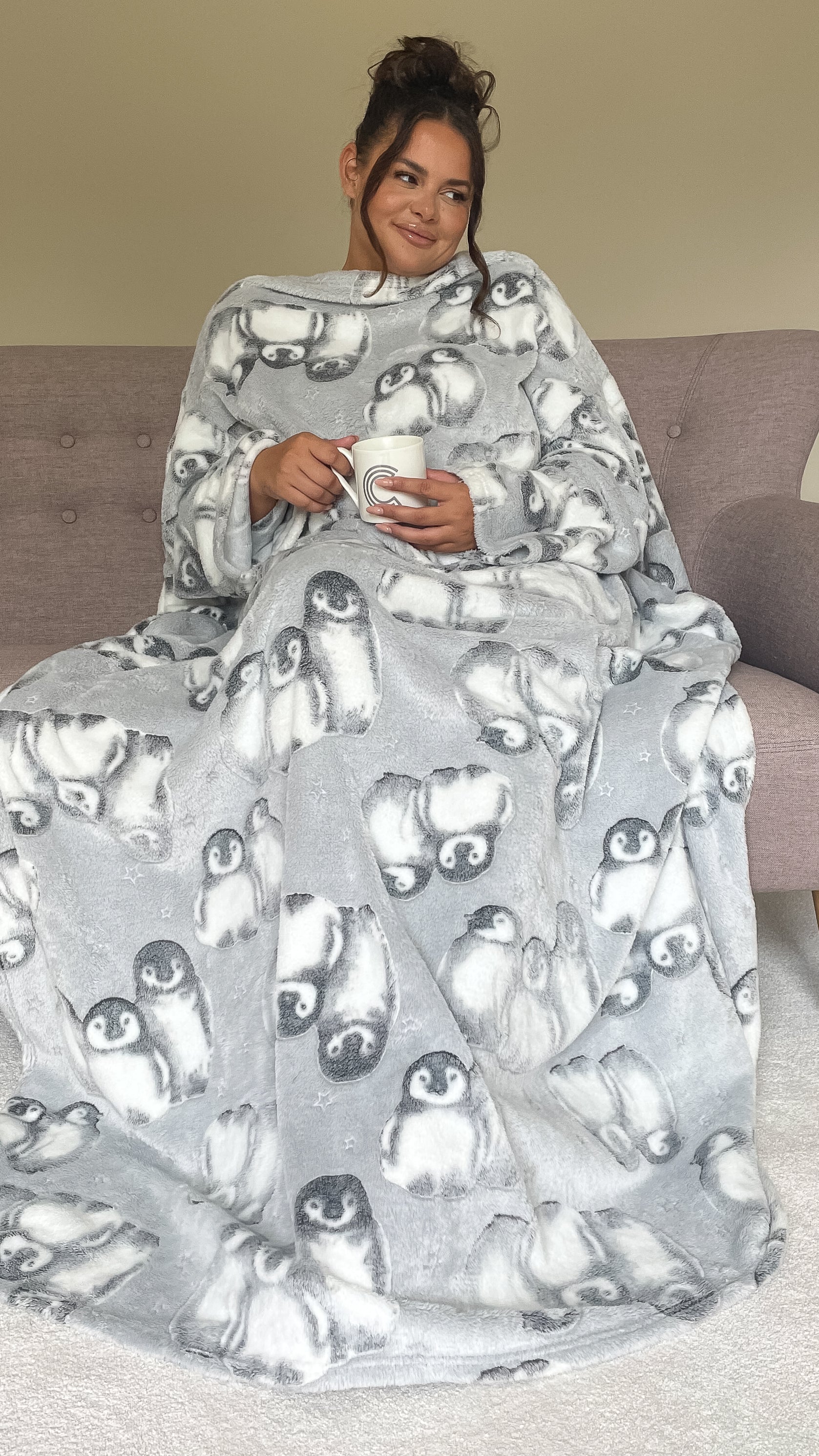 Penguin Luxury Sleeved Blanket Grey - Image 8